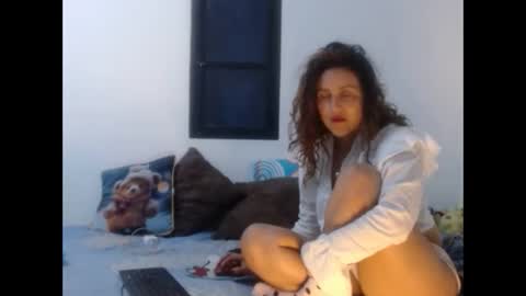 Snapshot of jeans_and_emma chatting on 09/21/25, 02:46 jeans_and_emma online show from 09/21/25, 02:46