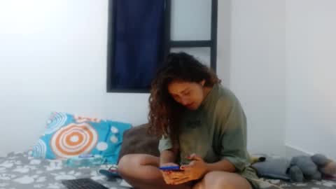 Snapshot of jeans_and_emma chatting on 09/24/25, 12:03 jeans_and_emma online show from 09/24/25, 12:03