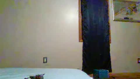 Snapshot of jearnold44 chatting on 01/28/25, 04:29 jearnold44 online show from 01/28/25, 04:29