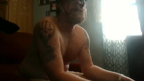 Snapshot of jearnold44 chatting on 03/03/25, 01:20 jearnold44 online show from 03/03/25, 01:20