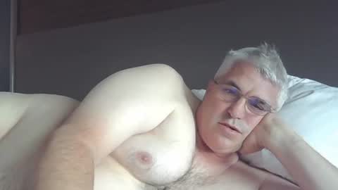 Snapshot of jecko71 chatting on 04/26/26, 12:30 dadbody71 online show from 04/26/26, 12:30