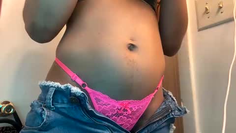 Snapshot of jeddahdolly chatting on 01/31/25, 04:58 jeddahdolly online show from 01/31/25, 04:58