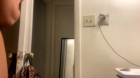 Snapshot of jeddahdolly chatting on 02/14/25, 03:54 jeddahdolly online show from 02/14/25, 03:54