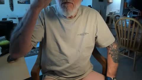 Snapshot of jeepman56 chatting on 04/20/26, 08:43 jeepman56 online show from 04/20/26, 08:43