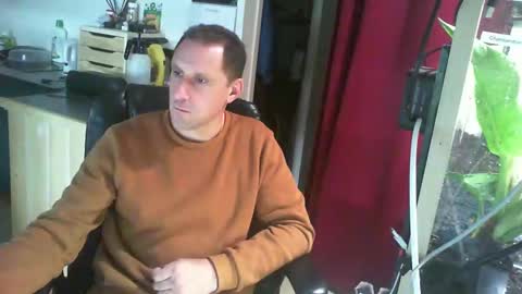 Snapshot of jef74700 chatting on 12/10/24, 08:30 Jrme online show from 12/10/24, 08:30