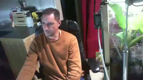 Snapshot of jef74700 chatting on 01/04/25, 06:30 Jrme online show from 01/04/25, 06:30