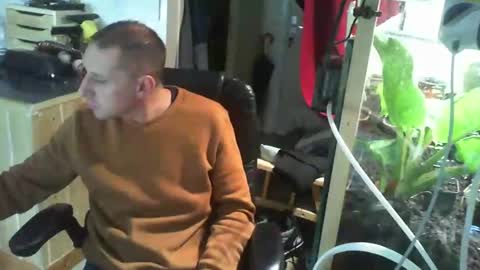 Snapshot of jef74700 chatting on 01/23/25, 10:11 Jrme online show from 01/23/25, 10:11