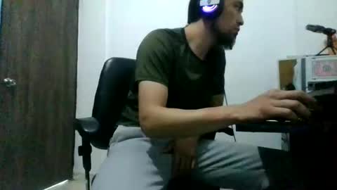 Snapshot of jeff12012 chatting on 11/17/25, 09:09 Jeff12012 online show from 11/17/25, 09:09