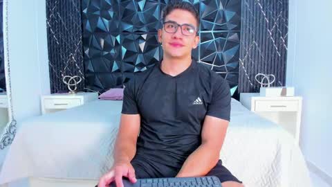 Snapshot of jeffdaltton chatting on 09/15/25, 07:47 Jeff online show from 09/15/25, 07:47