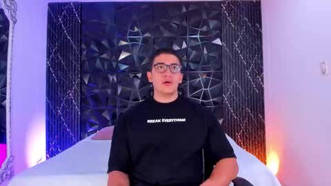 Snapshot of jeffdaltton chatting on 10/17/25, 08:33 Jeff online show from 10/17/25, 08:33