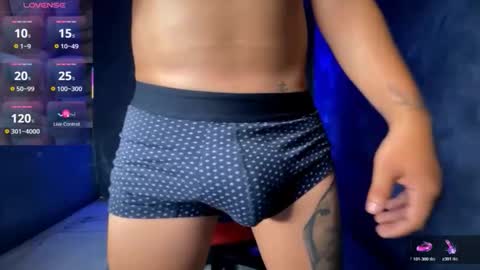 Snapshot of jeffvalemtino chatting on 10/19/25, 11:27 jeffrey online show from 10/19/25, 11:27