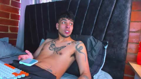 Snapshot of jei_cox chatting on 11/25/25, 01:44 jei online show from 11/25/25, 01:44