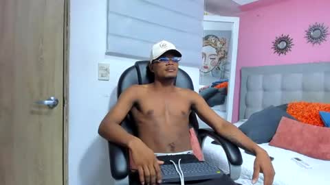 jeikon_black19 online show from 07/12/26, 07:38