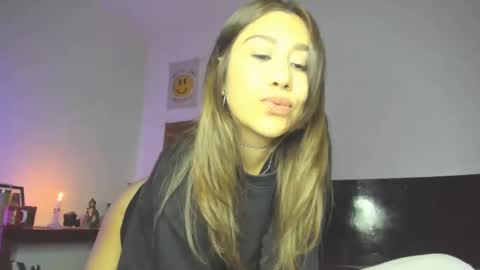 Snapshot of jeinsssgreys chatting on 01/25/25, 02:04 Greys online show from 01/25/25, 02:04