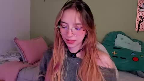 Snapshot of jelly_w5 chatting on 07/23/26, 01:52 Jelly online show from 07/23/26, 01:52