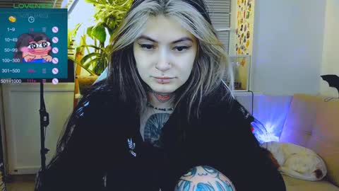 Snapshot of jelyaa chatting on 12/13/24, 02:05 Jelya online show from 12/13/24, 02:05