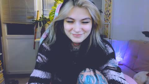 Snapshot of jelyaa chatting on 12/18/24, 05:21 Jelya online show from 12/18/24, 05:21