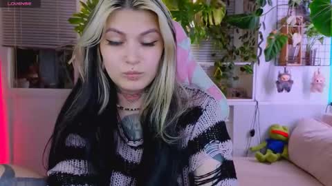 Snapshot of jelyaa chatting on 09/08/25, 03:33 Jelya online show from 09/08/25, 03:33