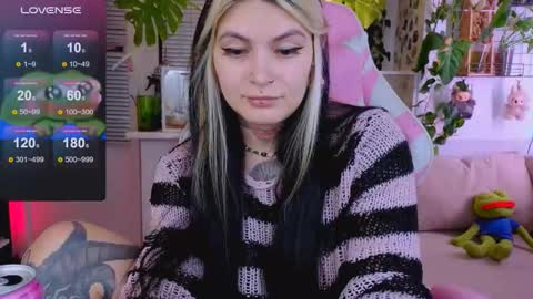 Snapshot of jelyaa chatting on 09/24/25, 04:21 Jelya online show from 09/24/25, 04:21