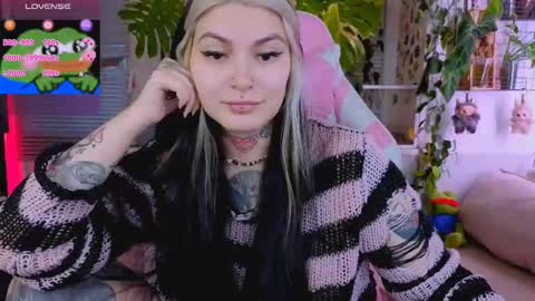 Snapshot of jelyaa chatting on 10/18/25, 11:33 Jelya online show from 10/18/25, 11:33