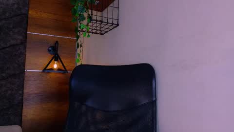 Jena  online show from 12/18/25, 08:04