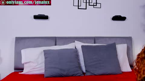 Snapshot of jenalux_ chatting on 04/15/26, 01:34 Jennalux online show from 04/15/26, 01:34
