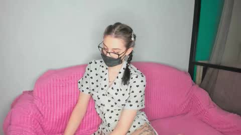 Snapshot of jenayorteg chatting on 03/10/26, 10:59 Molly online show from 03/10/26, 10:59