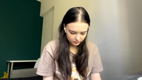 Snapshot of jenemaiava chatting on 04/27/26, 10:13 Luna online show from 04/27/26, 10:13