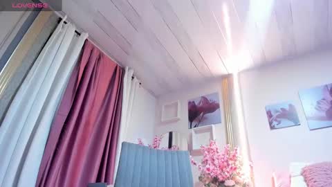 Snapshot of jenie_fire_ chatting on 09/25/25, 07:50 Angie online show from 09/25/25, 07:50