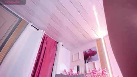 Snapshot of jenie_fire_ chatting on 10/04/25, 08:07 Angie online show from 10/04/25, 08:07