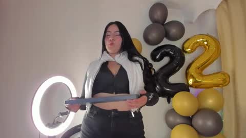 Snapshot of jeniferpowell_nm chatting on 10/04/25, 10:52 jeniferpowell_nm online show from 10/04/25, 10:52