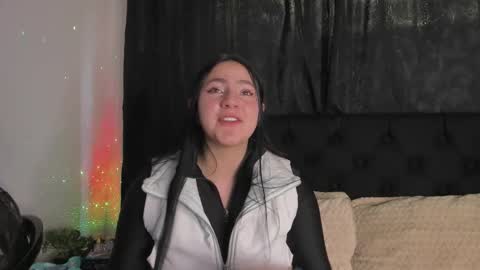 Snapshot of jeniferpowell_nm chatting on 10/18/25, 07:03 jeniferpowell_nm online show from 10/18/25, 07:03