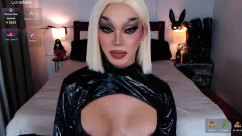 Queen Jenifer online show from 12/18/25, 06:52