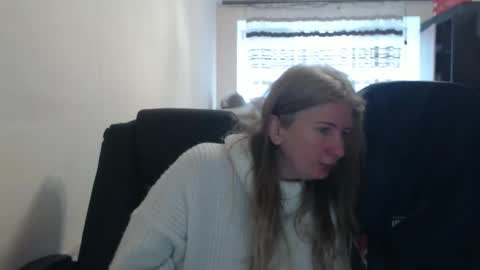 Snapshot of jenisandpeter chatting on 03/02/26, 07:15 JenisAndPeter online show from 03/02/26, 07:15
