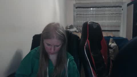 Snapshot of jenisandpeter chatting on 03/23/26, 06:56 JenisAndPeter online show from 03/23/26, 06:56