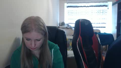 Snapshot of jenisandpeter chatting on 03/24/26, 07:02 JenisAndPeter online show from 03/24/26, 07:02