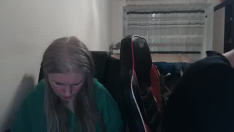 Snapshot of jenisandpeter chatting on 03/24/26, 07:08 JenisAndPeter online show from 03/24/26, 07:08