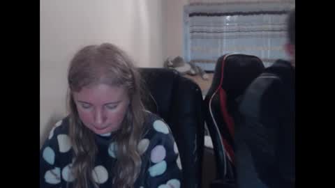 Snapshot of jenisandpeter chatting on 04/02/26, 04:37 JenisAndPeter online show from 04/02/26, 04:37