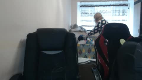 Snapshot of jenisandpeter chatting on 04/03/26, 05:27 JenisAndPeter online show from 04/03/26, 05:27