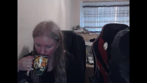 Snapshot of jenisandpeter chatting on 04/04/26, 05:54 JenisAndPeter online show from 04/04/26, 05:54