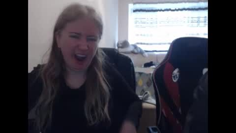 Snapshot of jenisandpeter chatting on 04/05/26, 05:59 JenisAndPeter online show from 04/05/26, 05:59