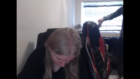 Snapshot of jenisandpeter chatting on 04/06/26, 05:41 JenisAndPeter online show from 04/06/26, 05:41