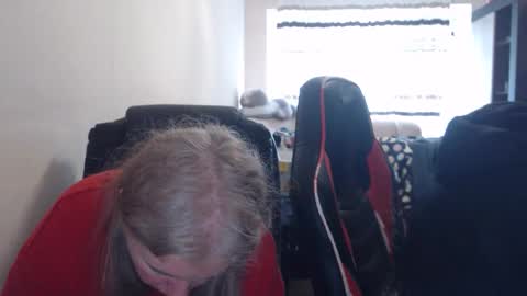 Snapshot of jenisandpeter chatting on 04/08/26, 06:24 JenisAndPeter online show from 04/08/26, 06:24