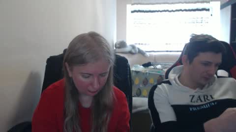 Snapshot of jenisandpeter chatting on 04/11/26, 07:45 JenisAndPeter online show from 04/11/26, 07:45