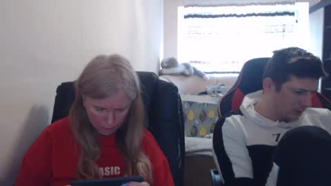 Snapshot of jenisandpeter chatting on 04/12/26, 07:57 JenisAndPeter online show from 04/12/26, 07:57