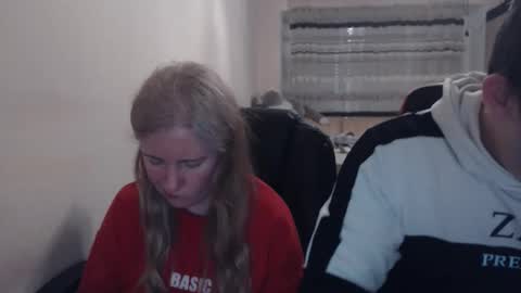 Snapshot of jenisandpeter chatting on 04/12/26, 08:03 JenisAndPeter online show from 04/12/26, 08:03