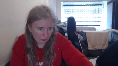 Snapshot of jenisandpeter chatting on 04/14/26, 05:13 JenisAndPeter online show from 04/14/26, 05:13