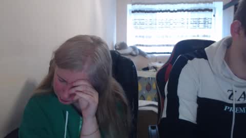 Snapshot of jenisandpeter chatting on 04/15/26, 05:36 JenisAndPeter online show from 04/15/26, 05:36
