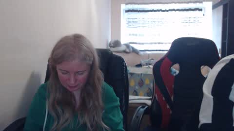 Snapshot of jenisandpeter chatting on 04/15/26, 05:42 JenisAndPeter online show from 04/15/26, 05:42