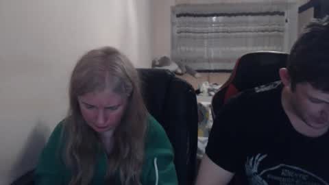 Snapshot of jenisandpeter chatting on 04/15/26, 07:58 JenisAndPeter online show from 04/15/26, 07:58